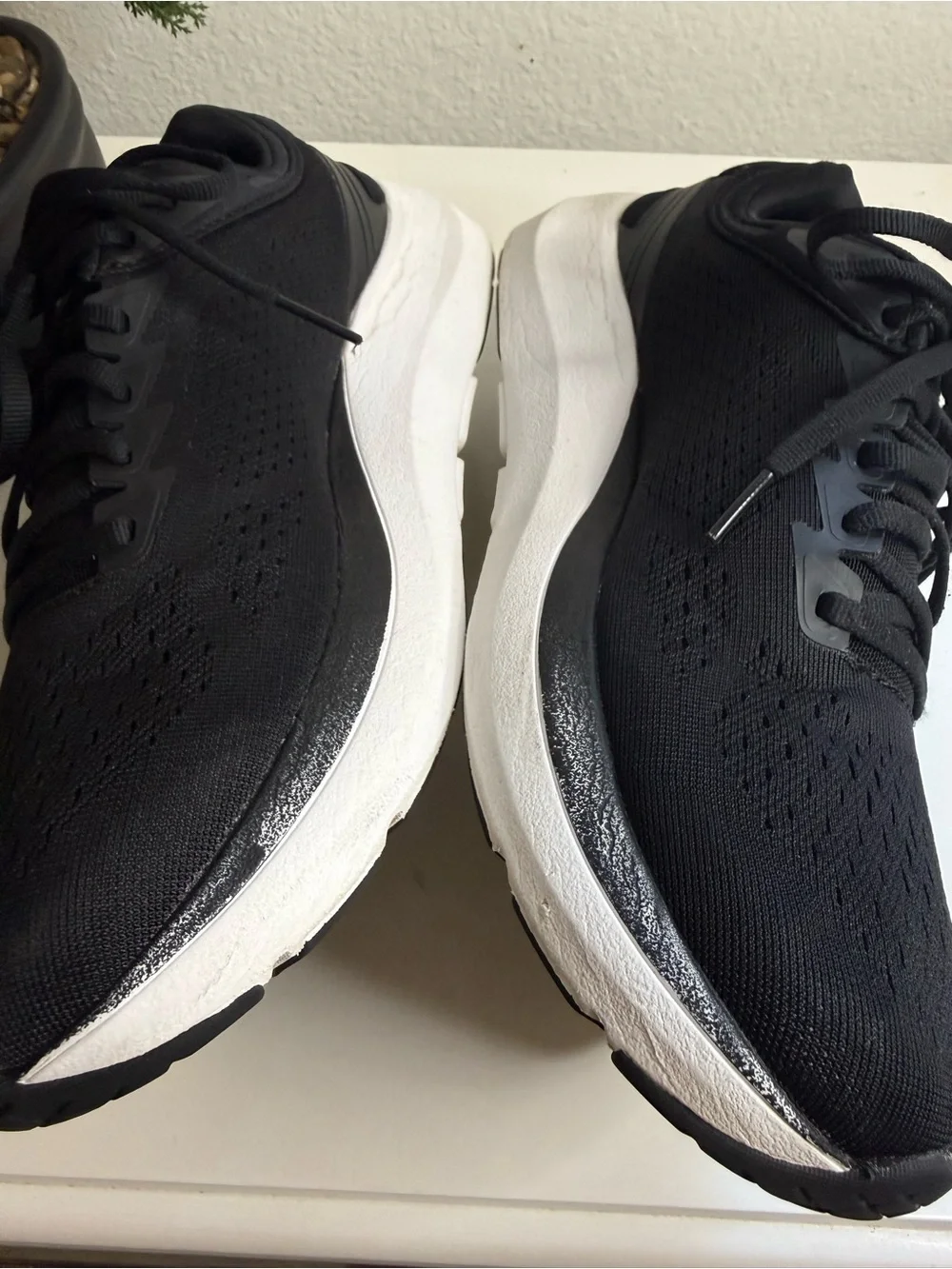 Topo Athletic Phantom 3 Women size 10 black  Athletic Running Shoes